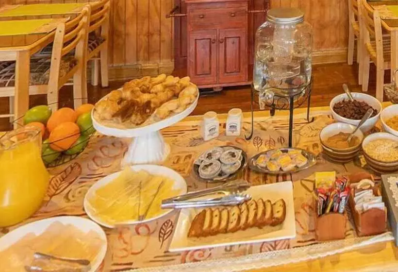 هاستل Hostal Los Pinos