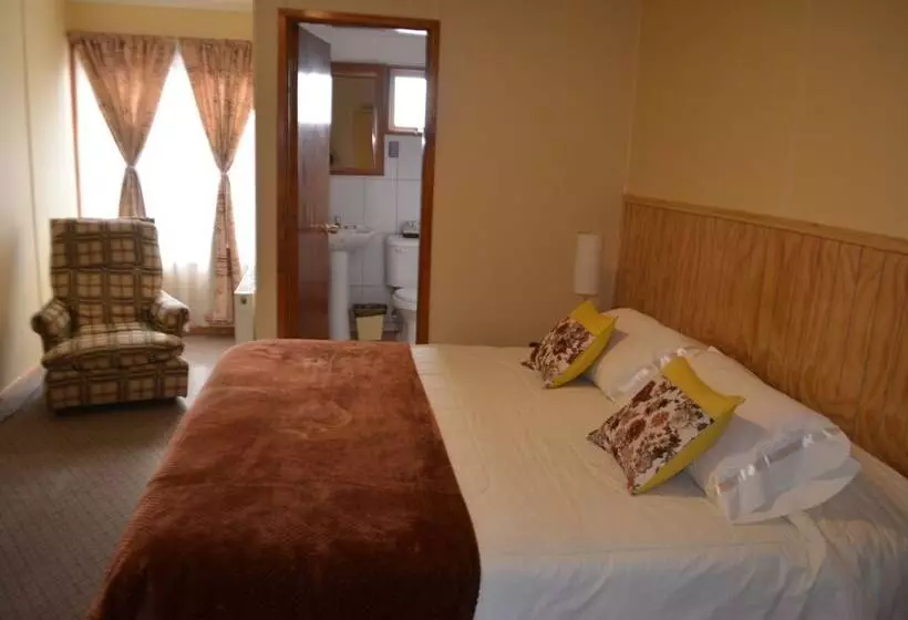 هاستل Hostal Los Pinos