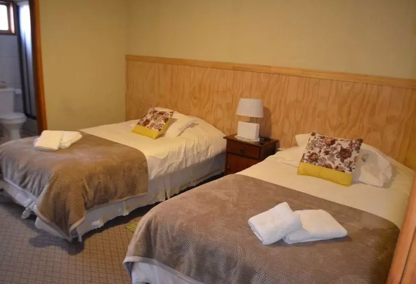 هاستل Hostal Los Pinos