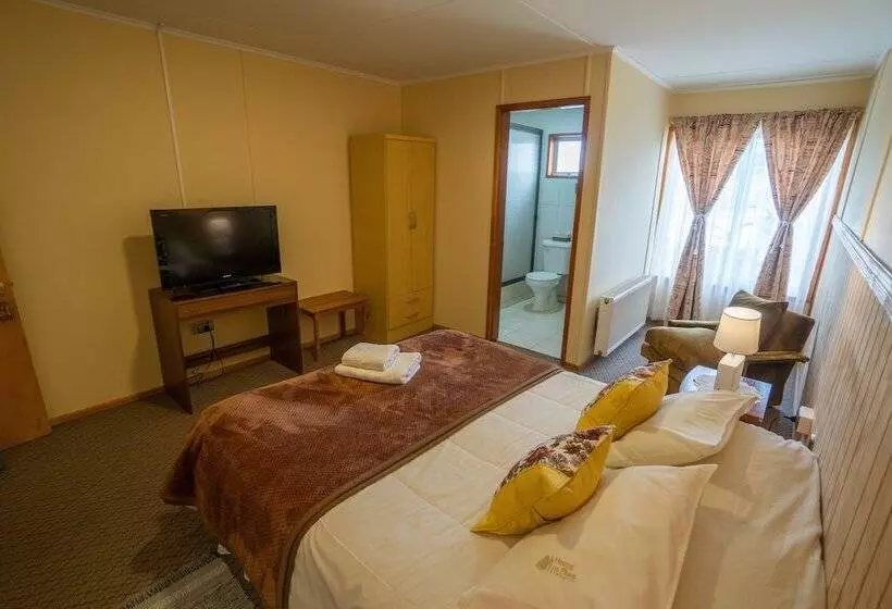 هاستل Hostal Los Pinos