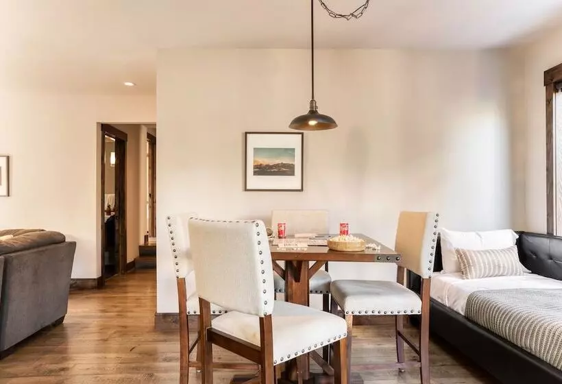 Apex By Avantstay Cozy Expansive Mountain Home Close To The Slopes W/ Hot Tub!