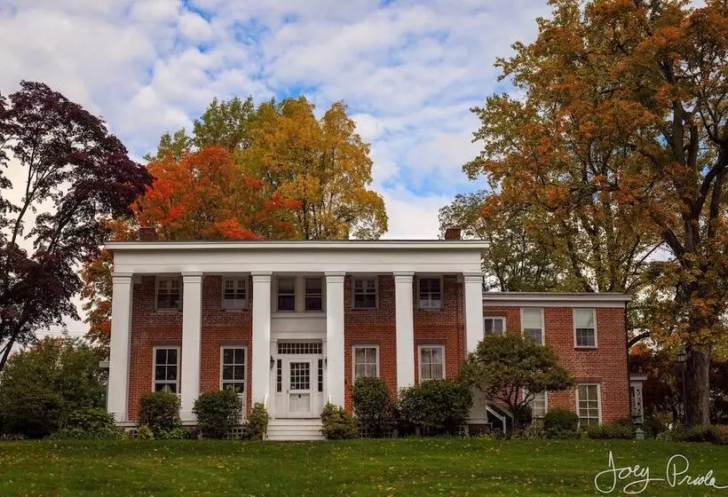 Aamiaismajoitus (B&B) Cromwell Manor Inn