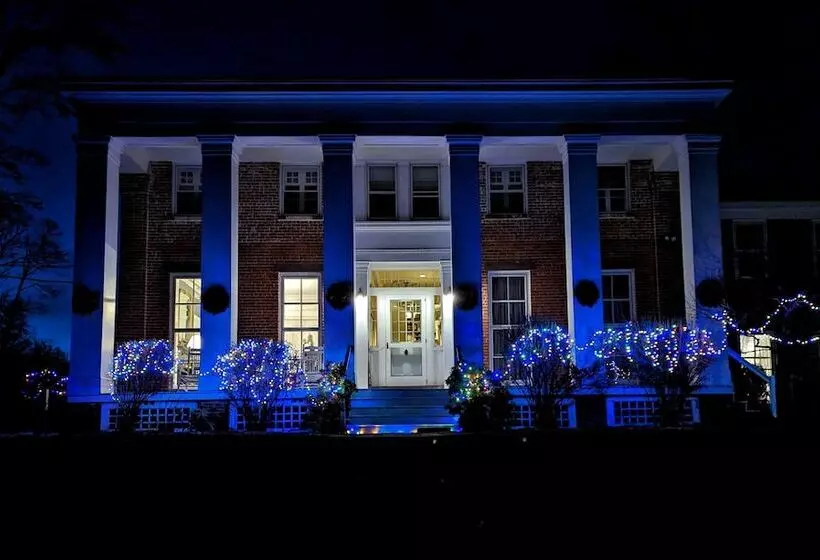 Aamiaismajoitus (B&B) Cromwell Manor Inn