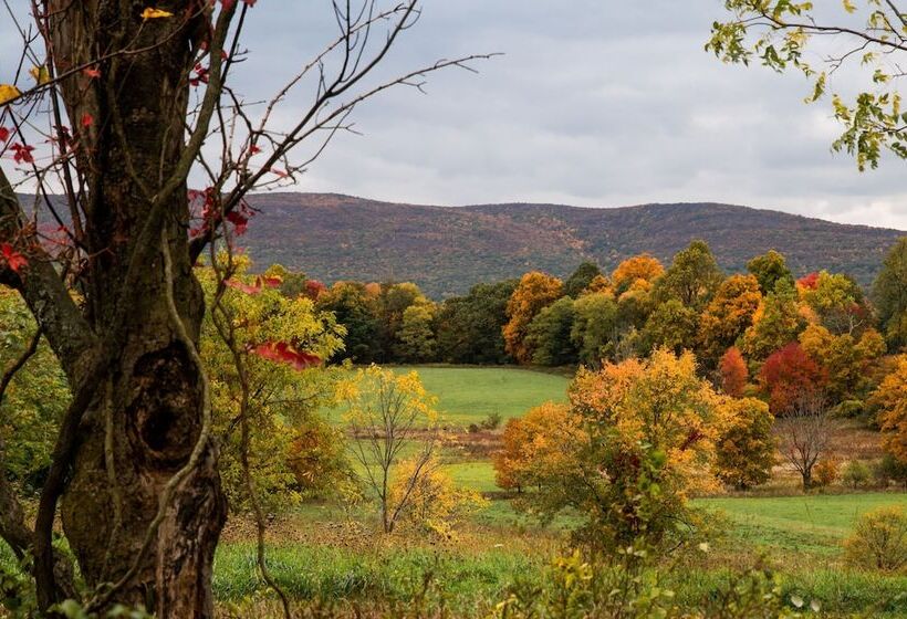 צימר Cromwell Manor Inn