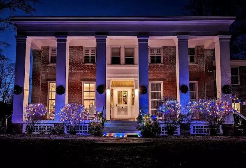 Aamiaismajoitus (B&B) Cromwell Manor Inn