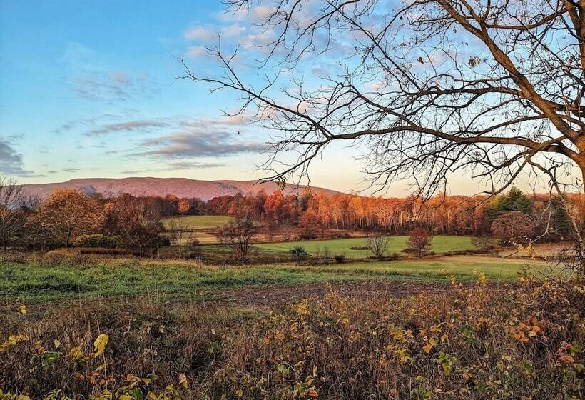 צימר Cromwell Manor Inn