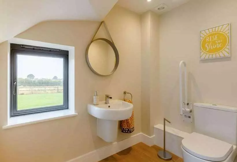 Fawn Cottage, Disabled Adapted 3 Bedroom Hot Tub