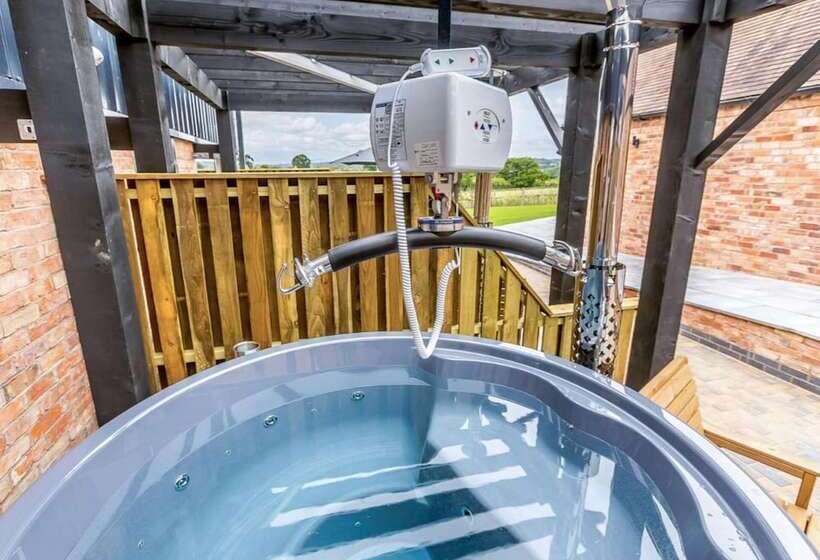 Fawn Cottage, Disabled Adapted 3 Bedroom Hot Tub