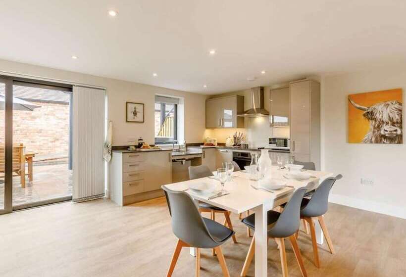 Fawn Cottage, Disabled Adapted 3 Bedroom Hot Tub