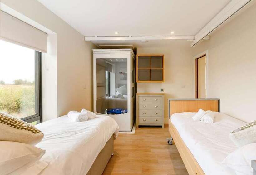 Fawn Cottage, Disabled Adapted 3 Bedroom Hot Tub