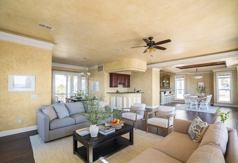 Florence By Avantstay Villa Steps From Beach