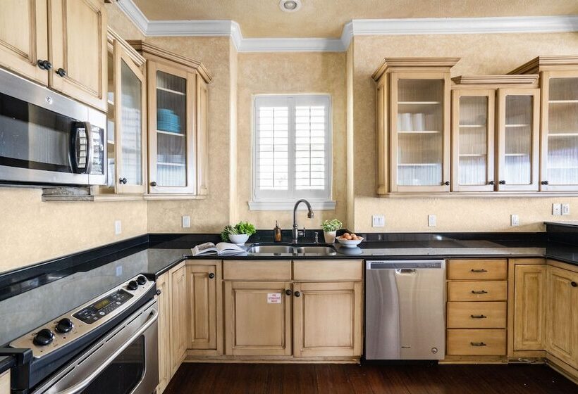 Florence By Avantstay Villa Steps From Beach