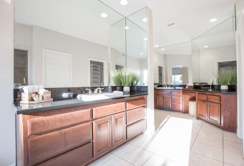 Grapevine By Avantstay Secluded 5br Villa 4 Acres Of Vineyards & Avo Groves!