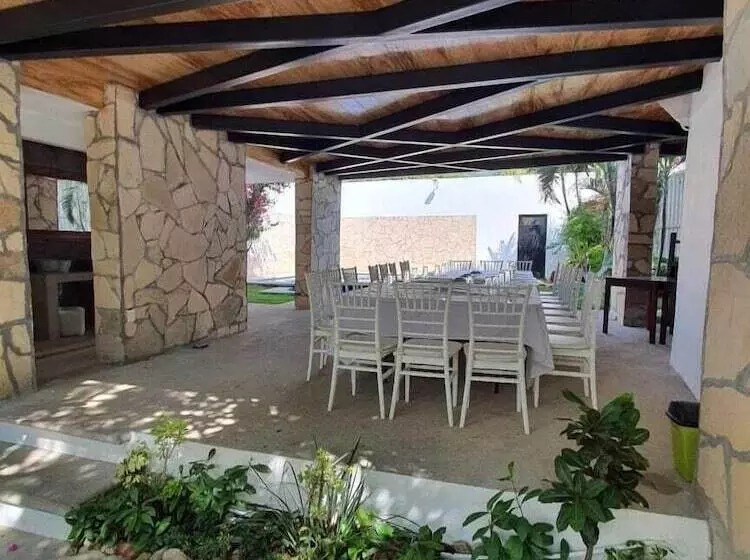 ホテル Garden Suites Tonlá