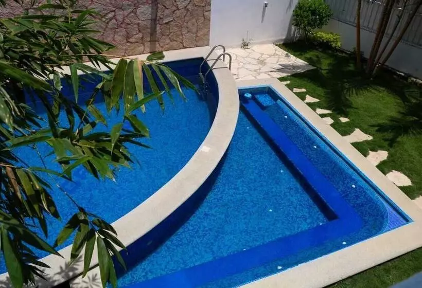 ホテル Garden Suites Tonlá