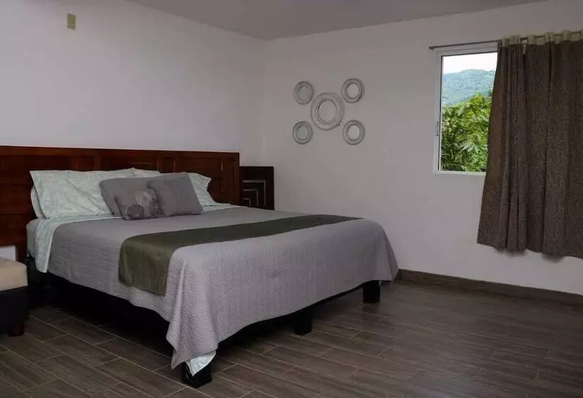 ホテル Garden Suites Tonlá