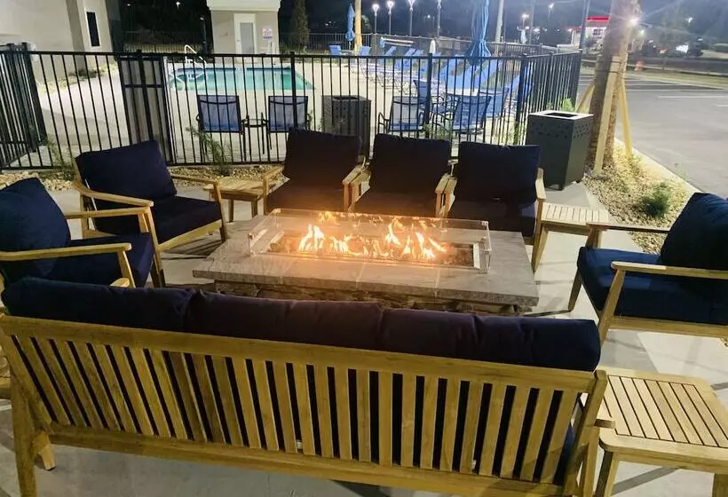 Hotelli La Quinta Inn & Suites By Wyndham Valdosta