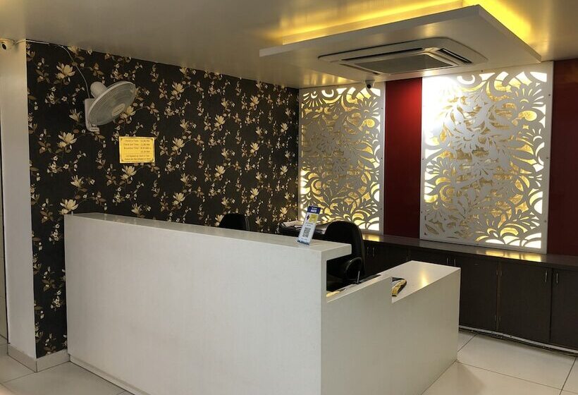 Отель Mukund Residency