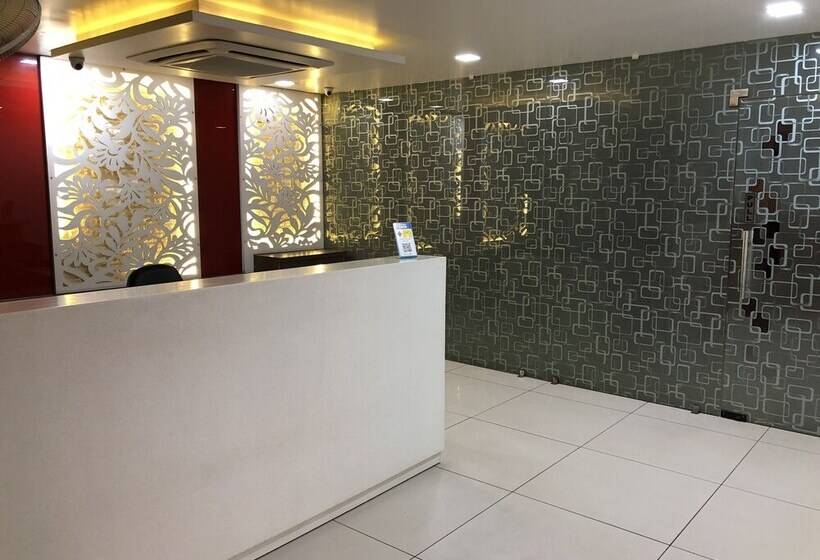 Отель Mukund Residency