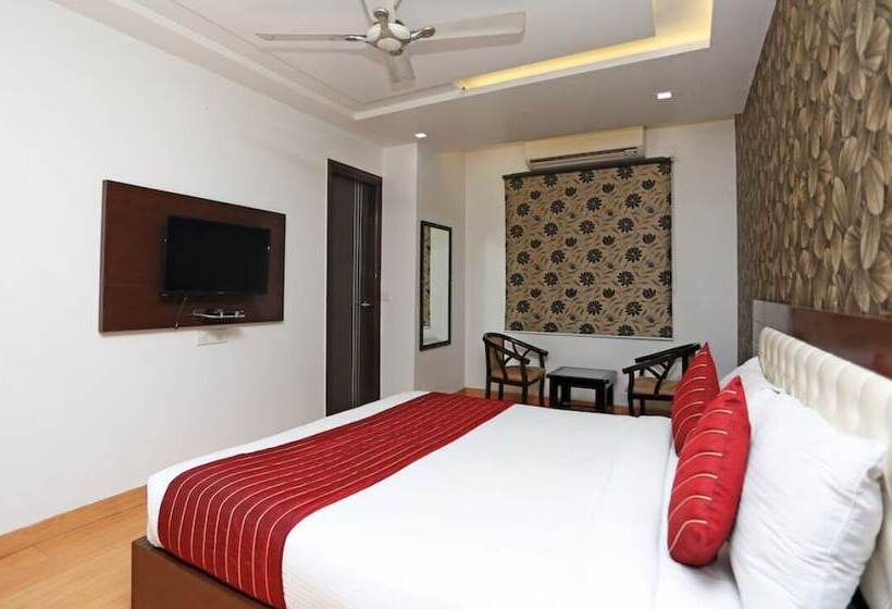 Отель Mukund Residency