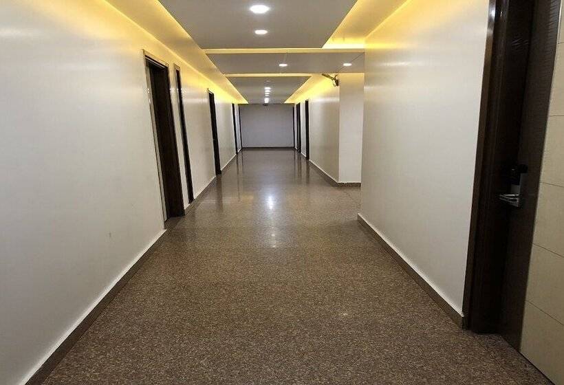 Отель Mukund Residency