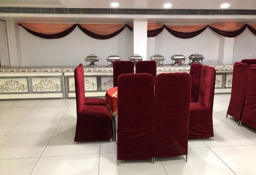 Отель Mukund Residency