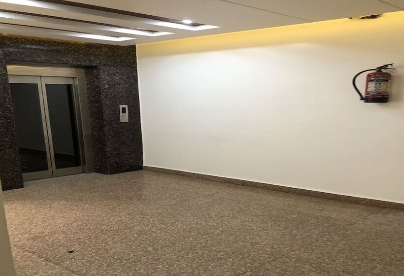 Отель Mukund Residency