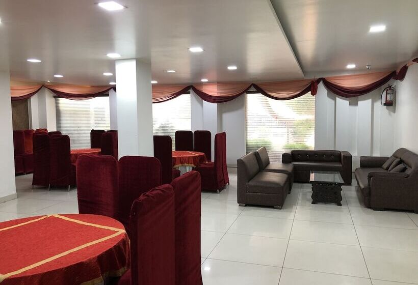 Отель Mukund Residency