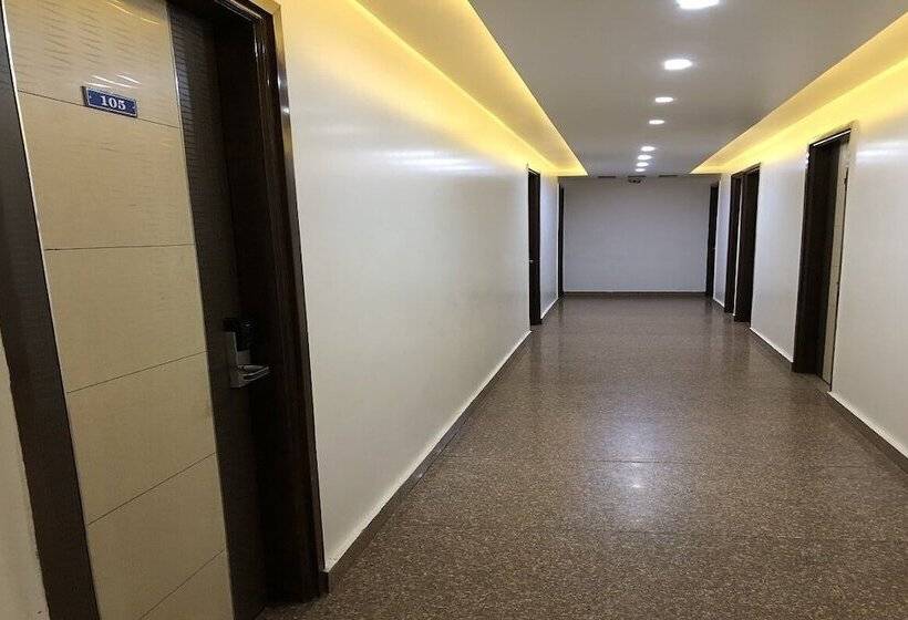 Отель Mukund Residency