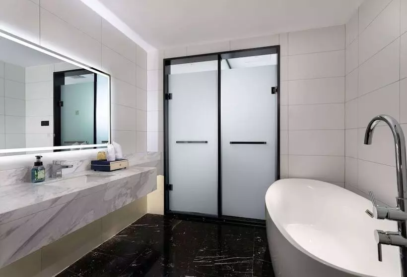 Hotelli Ramada By Wyndham Huzhou Wuxing