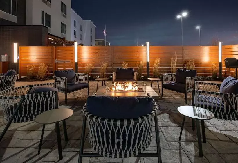 Hotelli Towneplace Suites By Marriott Canton Riverstone Parkway