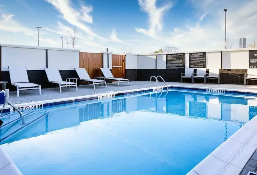 Hotelli Towneplace Suites By Marriott Canton Riverstone Parkway