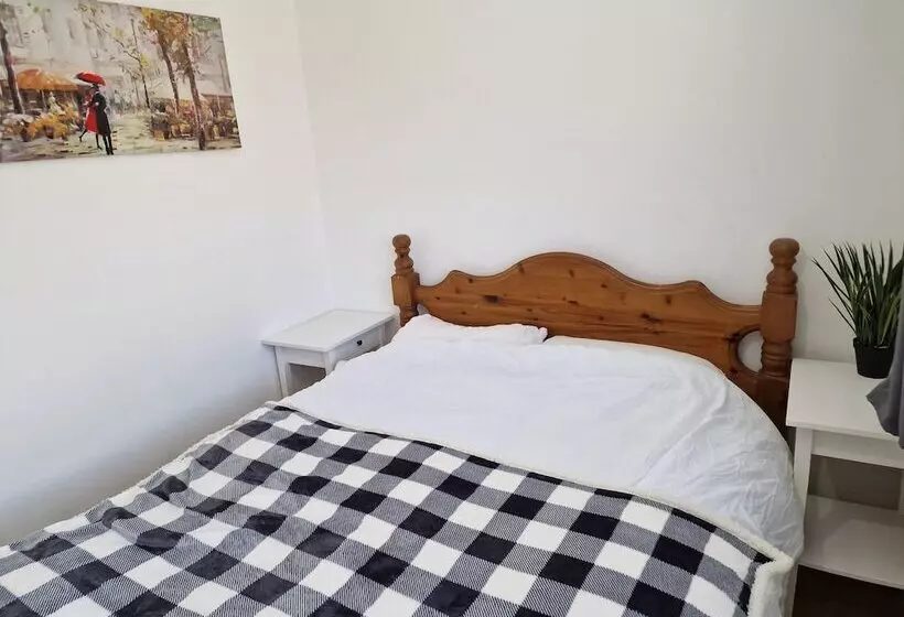 Majatalo Lopez Home Crawley