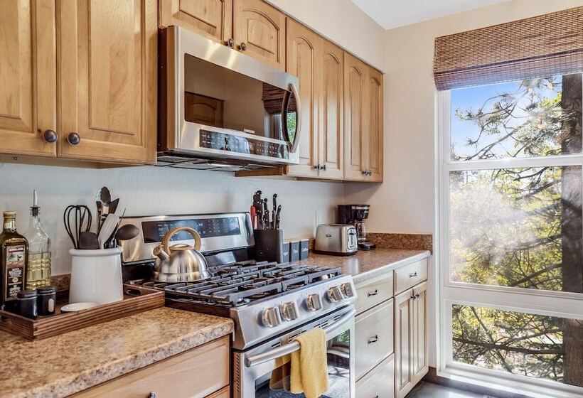 Pinegrove By Avantstay Beautiful Villas Condo Just Outside Tahoe City!
