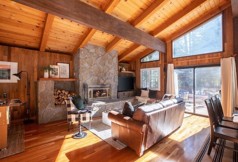 Polaris By Avantstay Woodsy Tahoe Cabin With Spacious Deck Close To Lake