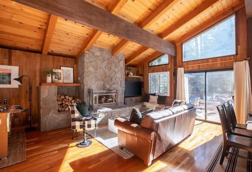 Polaris By Avantstay Woodsy Tahoe Cabin With Spacious Deck Close To Lake