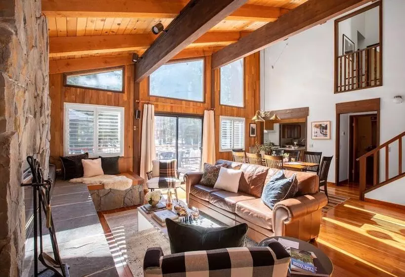Polaris By Avantstay Woodsy Tahoe Cabin With Spacious Deck Close To Lake