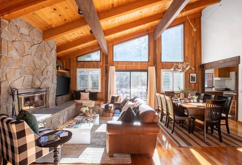 Polaris By Avantstay Woodsy Tahoe Cabin With Spacious Deck Close To Lake