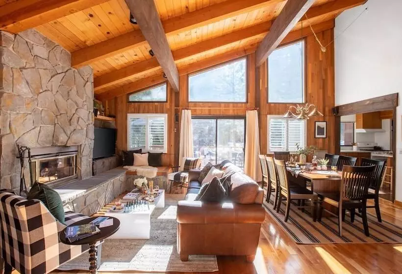 Polaris By Avantstay Woodsy Tahoe Cabin With Spacious Deck Close To Lake