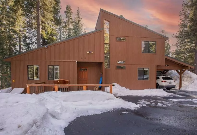 Polaris By Avantstay Woodsy Tahoe Cabin With Spacious Deck Close To Lake