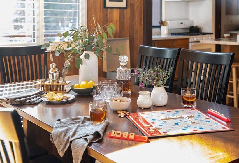 Polaris By Avantstay Woodsy Tahoe Cabin With Spacious Deck Close To Lake