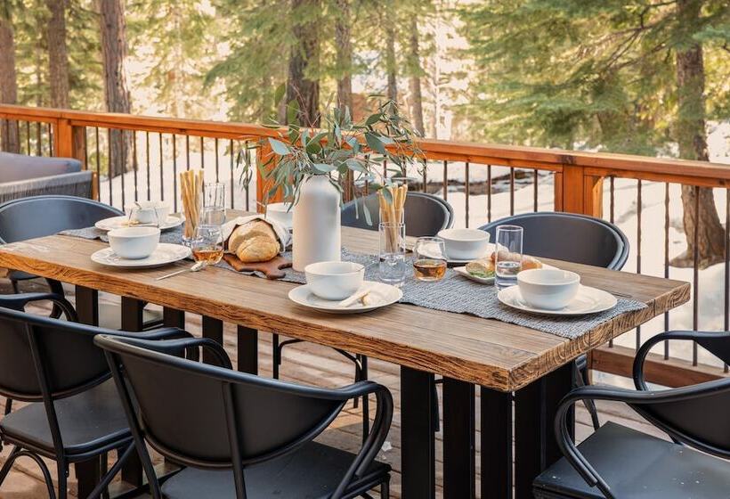 Polaris By Avantstay Woodsy Tahoe Cabin With Spacious Deck Close To Lake