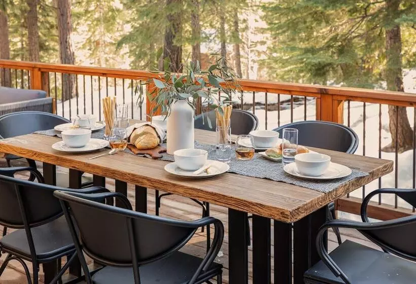 Polaris By Avantstay Woodsy Tahoe Cabin With Spacious Deck Close To Lake