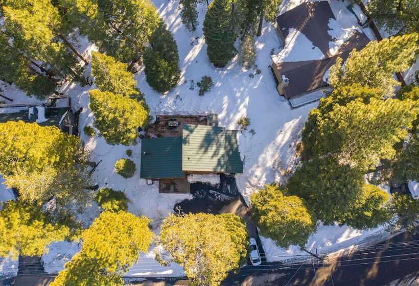 Polaris By Avantstay Woodsy Tahoe Cabin With Spacious Deck Close To Lake