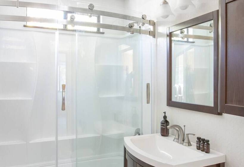 Polaris By Avantstay Woodsy Tahoe Cabin With Spacious Deck Close To Lake