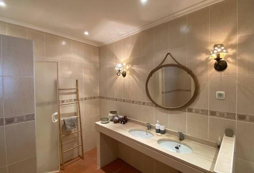 住所 Charming 5 Bed House In Granja