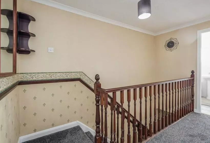 Residenssi Tms Spacious 3 Bed House! Tilbury! Free Parking!