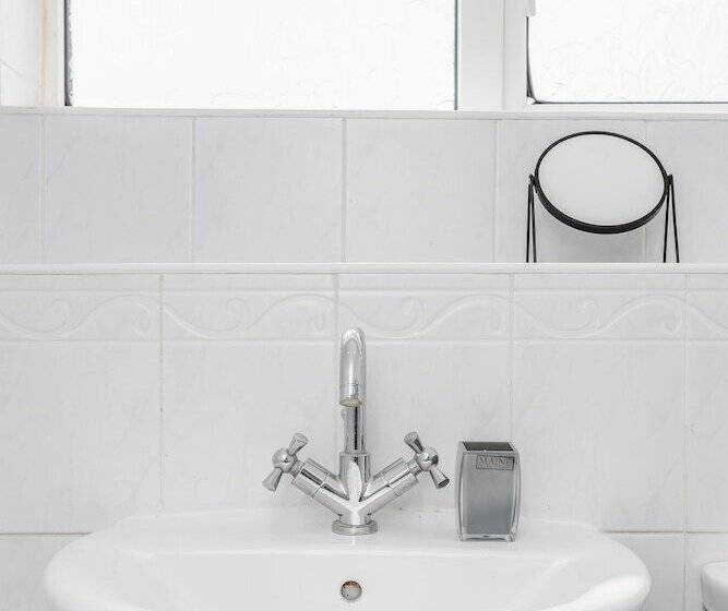 Резиденция Tms Spacious 3 Bed House! Tilbury! Free Parking!