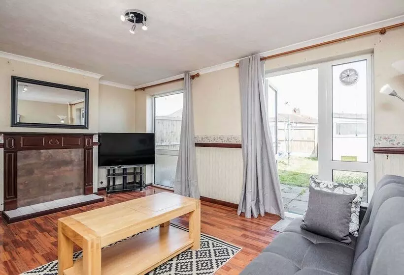 Residenssi Tms Spacious 3 Bed House! Tilbury! Free Parking!