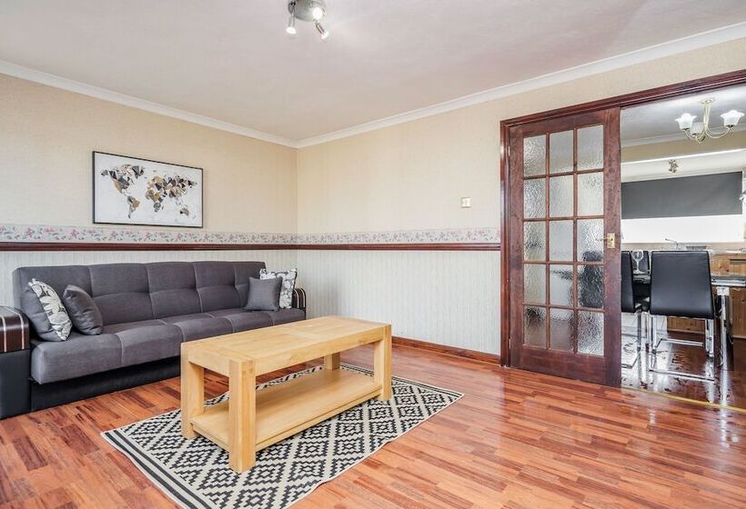 Резиденция Tms Spacious 3 Bed House! Tilbury! Free Parking!